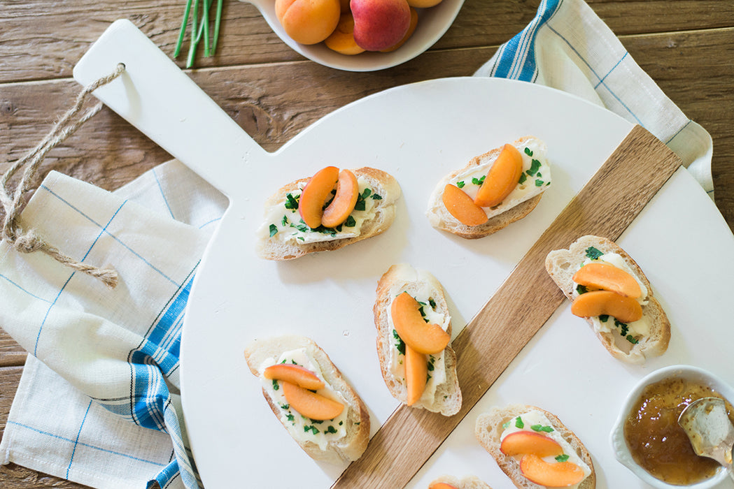 White Round Mod Charcuterie Board